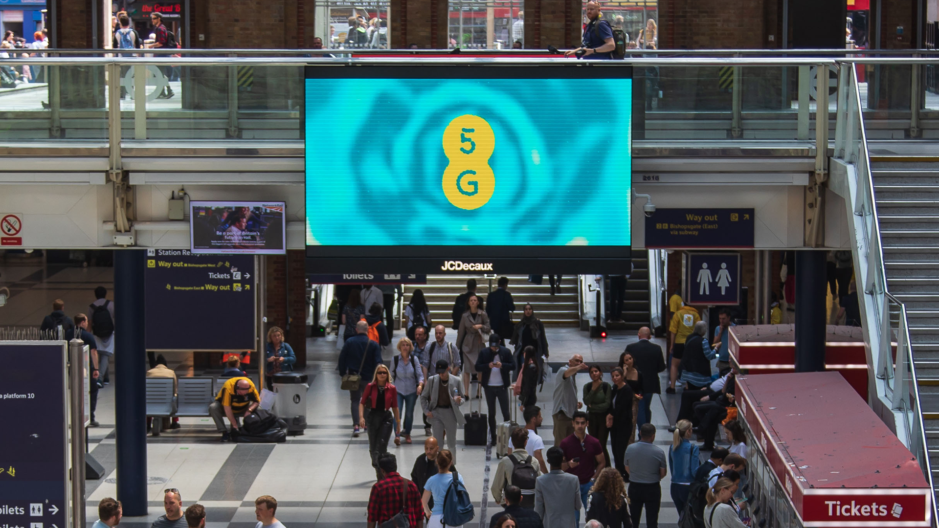 EE-5G-Motion-Liverpool-st